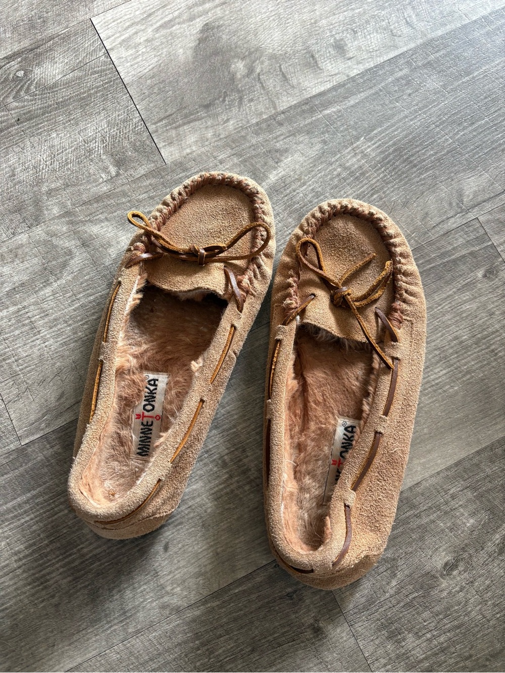 Minnetonka Beige Suede Furry-Lined Moccasins with Bow